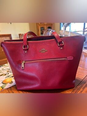Coach Gallery Tote in cross grain leather red